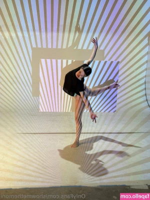 showmethemoni [ showmethemoni-1 ] - Mmm so stretched out!