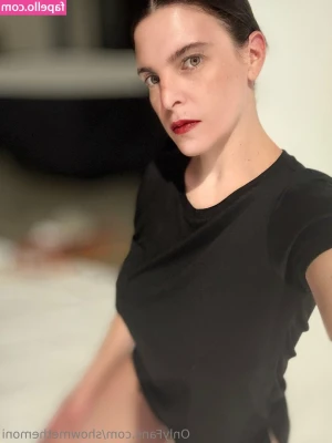 showmethemoni [ showmethemoni-1 ] - Caption this...