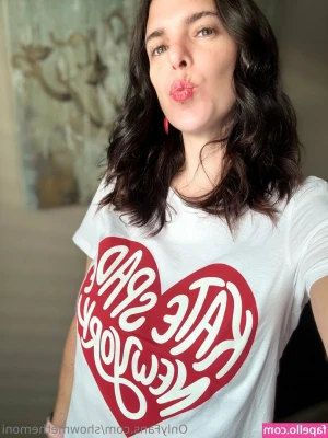 showmethemoni [ showmethemoni-1 ] - Short hair fucking on the bed 1
