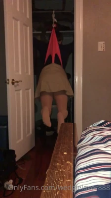 wedgielover888 - So meaty 🙈🙈🙈🙈 4 pics