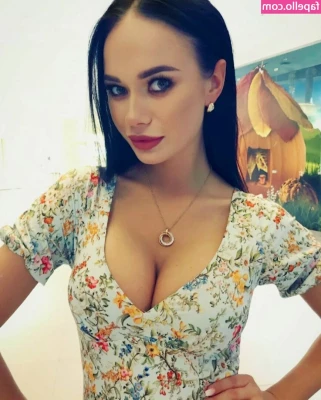 Yana Koshkina [ yana-koshkina ] - Pictures of me sucking my juicy girl cock! 🍆😋