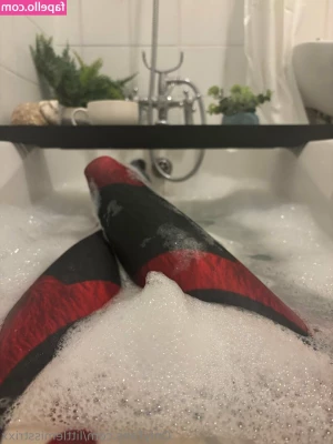 littlemisstrixx - Making it hot for self time