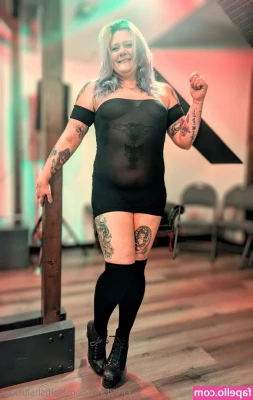selfishslutxxx - I love these types of leggings  I mean yeah they make my butt look