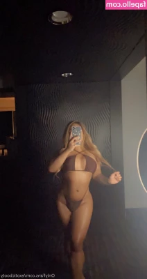 exoticbooty - bedroom pose