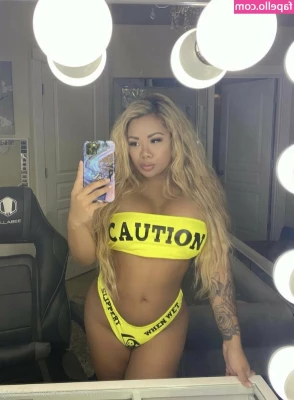 exoticbooty - DM me and let me know if you think I look good in pink and why