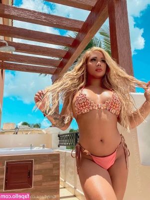 exoticbooty - Start your week with a peek at my titties