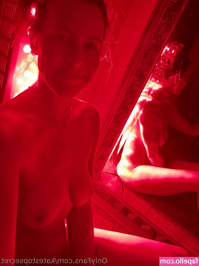 katestopsecret - Who wants to rub a dub dub in the tub with me ? 😉