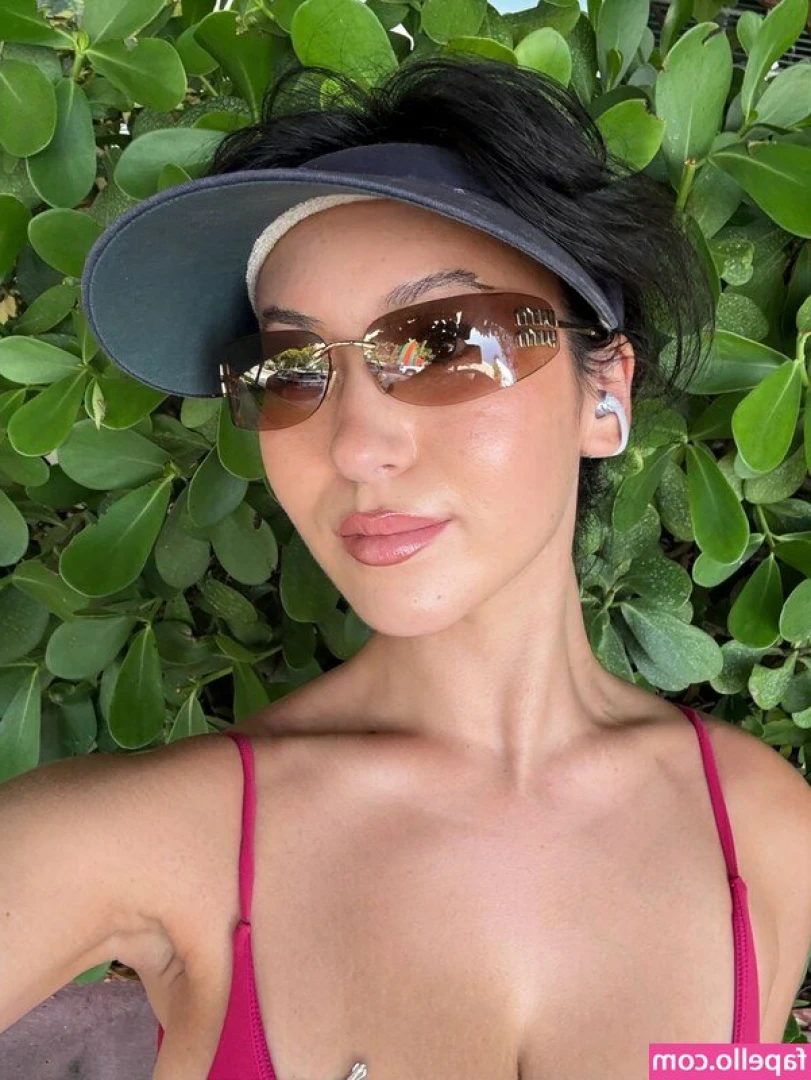  [ sabrina-sablosky-23 ] - Tip $5 if you’d kiss it,  $10 if you’d touch it, $20 if you want