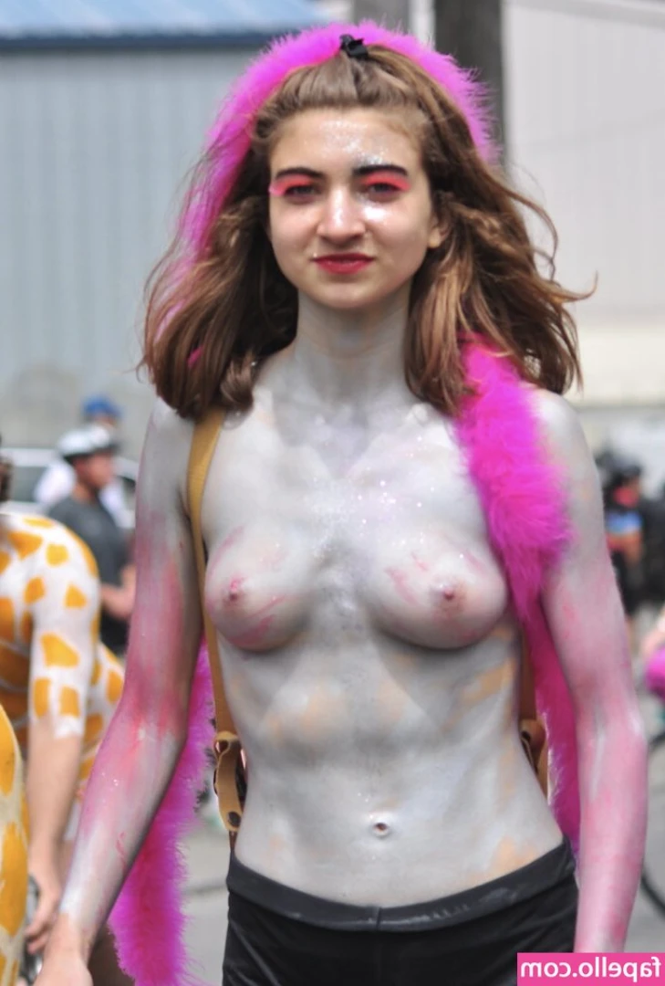 Isabel Paige [ isabel-paige ] - Cold but my tits are warm