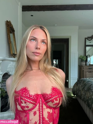 Jennaxx [ jennaxx-12 ] - Asking my boy toy how much does he miss me? #goddess #hotwife #PickyAF