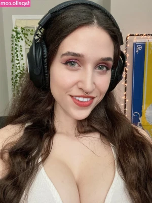 khaljiit - Go like  amp  comment on 10 of my posts  I ll send you ten free nudes part 1