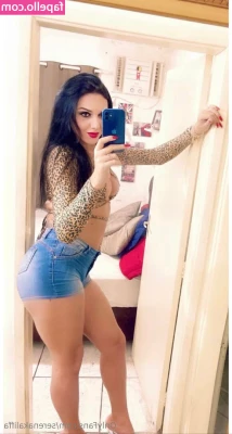 serenakaliffa - I am dancing for you in the living room. Check your DMs 😘