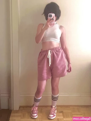 leez_____ [ leez ] - Who is down to have some fun right now  I m wet wet