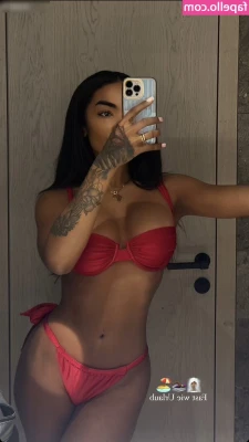 Alicia Awa [ alicia-awa ] - swipe for sneak peek under my skirt 👀😘