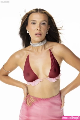 Millie Bobby Brown [ millie-bobby-brown-1 ] - Under boob