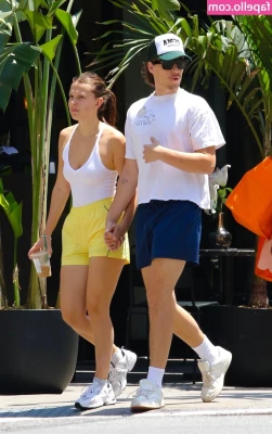 Millie Bobby Brown [ millie-bobby-brown-1 ] - Toes just been painted  showing off that thumb joint  Have a video to