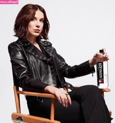 Millie Bobby Brown [ millie-bobby-brown-1 ] - Let me distract you 👉@liarichifree😇Cute girl @liarichifree