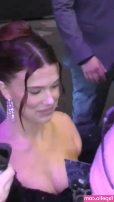 Millie Bobby Brown [ millie-bobby-brown-1 ] - Folgt gerne auch meinem FREE ACCOUNT  @realbadassbabe für intime