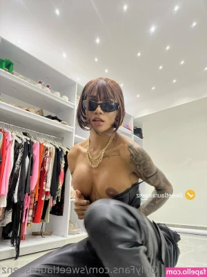 sweetlaurasaenz - bikini season will never end