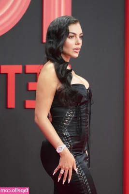 Georgina Rodriguez [ georgina-rodriguez ] - Ass lovers are welcome! Quem gosta de uma raba?
