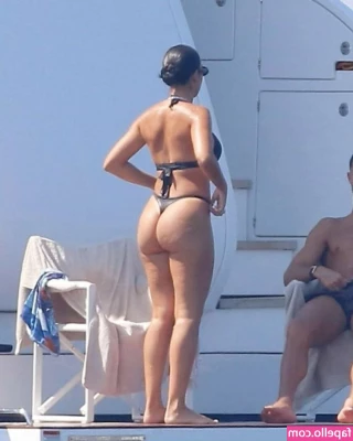 Georgina Rodriguez [ georgina-rodriguez ] - Are you thinking about touching my delicious body? 👅