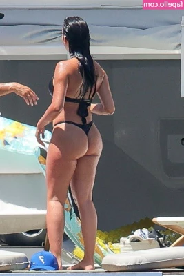 Georgina Rodriguez [ georgina-rodriguez ] - Part of Striptease video did this morning   For complet video in
