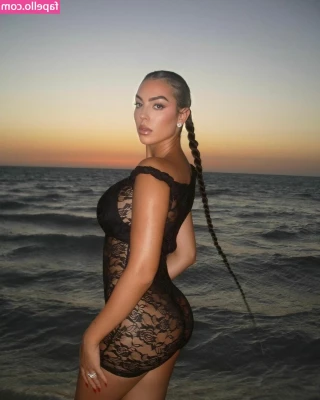Georgina Rodriguez [ georgina-rodriguez ] - My tight little asshole needs some attention. Stick out your tongue.