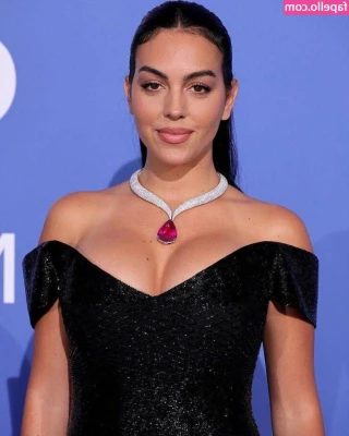Georgina Rodriguez [ georgina-rodriguez ] - Who wants some ass