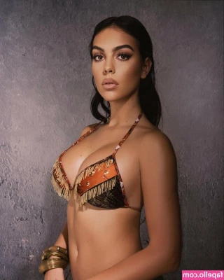 Georgina Rodriguez [ georgina-rodriguez ] - Estou com muito calor   I m too hot