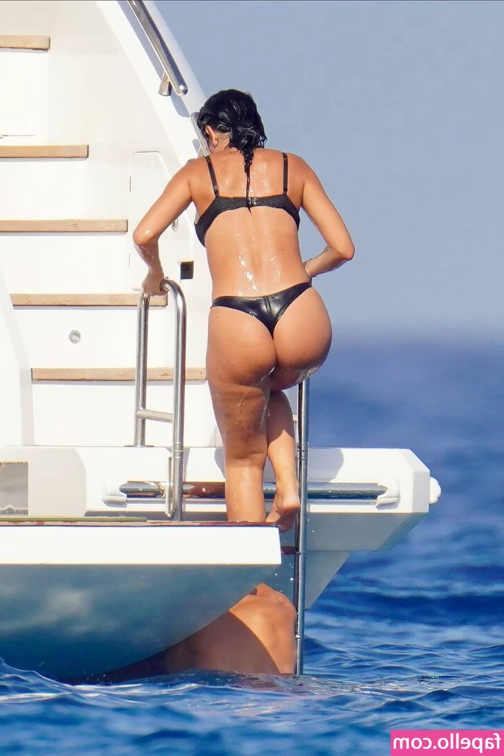 Georgina Rodriguez [ georgina-rodriguez ] - Who wants to fuck me next on this bed