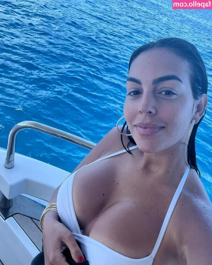 Georgina Rodriguez [ georgina-rodriguez ] - Jiggle jiggle