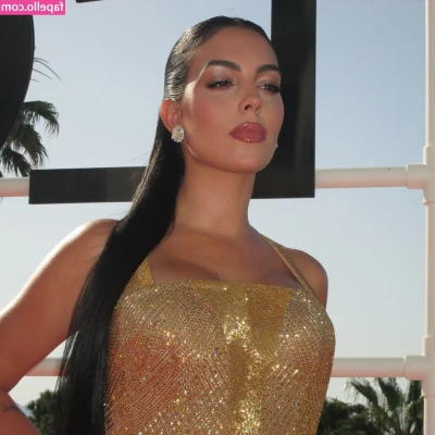 Georgina Rodriguez [ georgina-rodriguez ] - hello hello    i am feeling a bit under the weather today   and will
