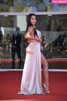 Georgina Rodriguez [ georgina-rodriguez ] - Let s take a shower together