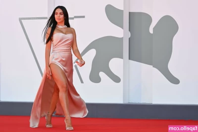Georgina Rodriguez [ georgina-rodriguez ] - I'm feeling sooo generous this morning😋 who is in the mood for a