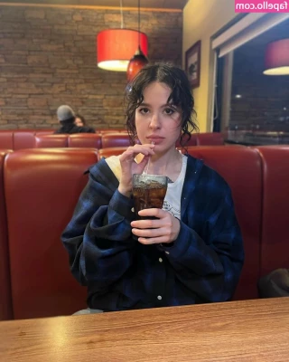 Anisa Jomha [ anisa-jomha ] - TITTYSUCKING AT THE CLUB 😝 My bsf acts so SLUTTY when we go out