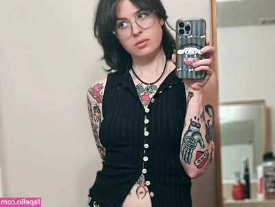 Anisa Jomha [ anisa-jomha ] - What a prospect   Have you ever seen feet whither than mine