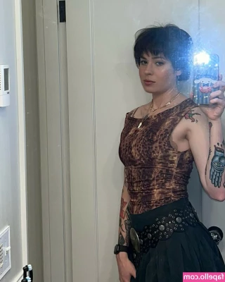 Anisa Jomha [ anisa-jomha ] - Let  Us  CUM   Loggin on in a couple hours  See you cute butts there 