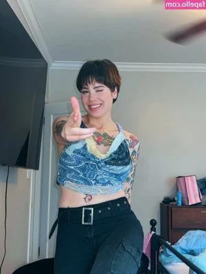 Anisa Jomha [ anisa-jomha ] - I love fucking my pussy knowing you’re watching me ;)