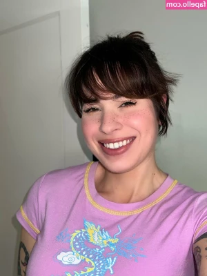 Anisa Jomha [ anisa-jomha ] - Whats your favorite color