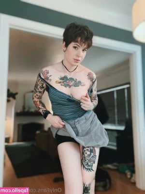 Anisa Jomha [ anisa-jomha ] - Cum wash between my toes