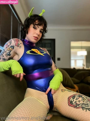 Anisa Jomha [ anisa-jomha ] - Seatbelt bra fun 😜 swipe thru