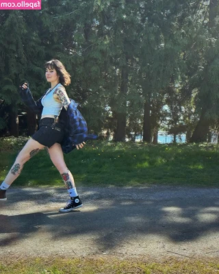 Anisa Jomha [ anisa-jomha ] - wanna play