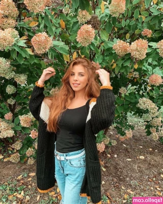 Samantha Vicha [ samantha-vicha ] - Nothing says  one boob is bigger  like a symmetrical bra with a