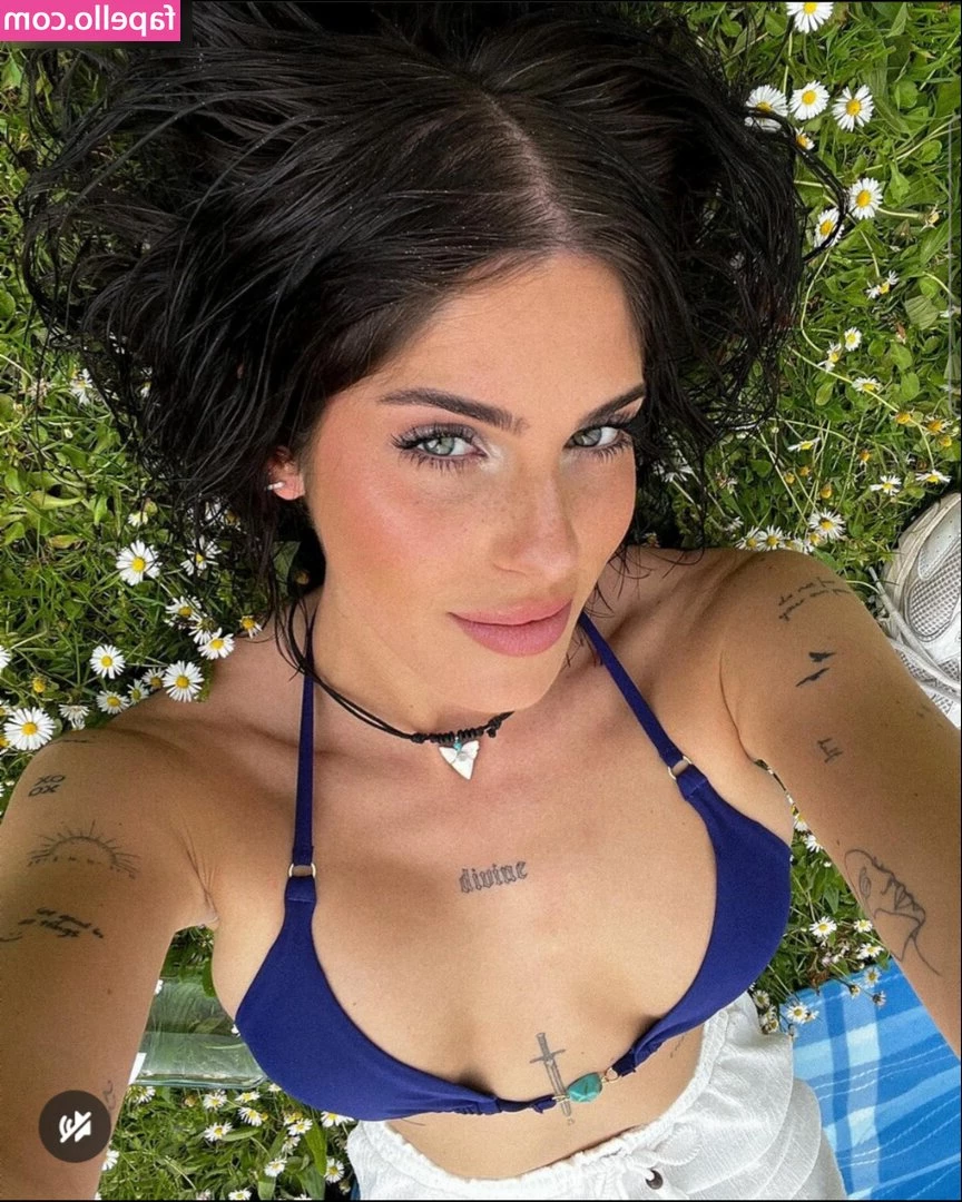 Giannina Parilla [ giannina-parilla ] - Just got out of the shower