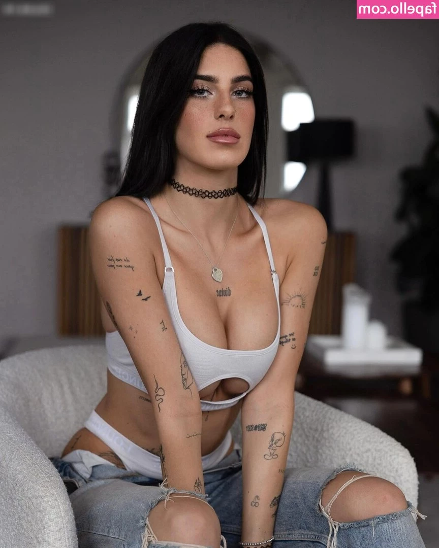Giannina Parilla [ giannina-parilla ] - Wanna do some slutty yoga with me? 😘