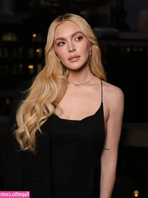 Lindsay Lohan [ lindsay-lohan ] - as requested here is me in a public park, completely naked except for