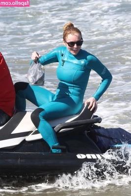 Lindsay Lohan [ lindsay-lohan ] - Hi hoe hi hoe, it’s off the work I go