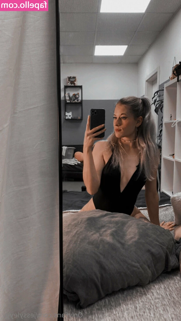 jessyleyyy - Are you awake yet😊? Come sit next to me, don't be afraid, I hardly