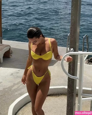 Sophia Vantuno [ sophia-vantuno ] - Hehehe good morning 🥰 some Monday muumuu silliness 😝 I
