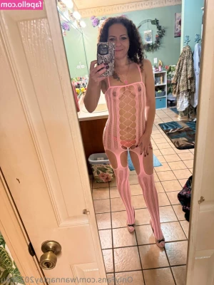 wannaplay2023c4u - One behind the scenes video from my photoshoot  What do y all think 